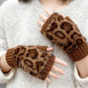 🔥🔥🆕Furry Leopard Print Fingerless Gloves